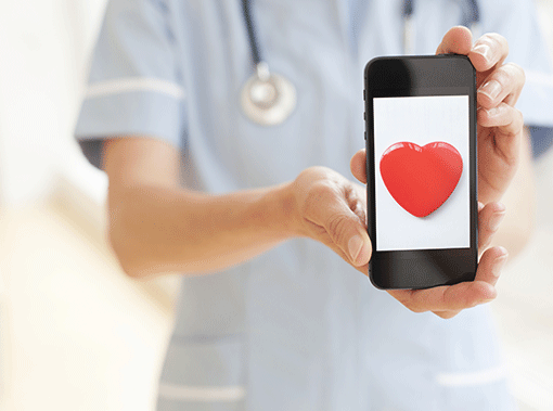 Le soluzioni mHealth per la gestione cardiovascolare mostrano benefici su costi sanitari e aderenza terapeutica, ma restano sfide aperte nei giovani